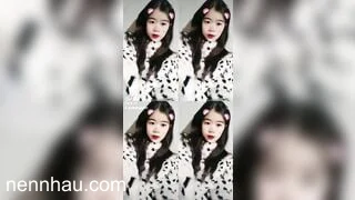 em học sinh bím non tơ ngồi móc bím trong nhà vệ sinh cực ngon chất lượng cao