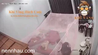 Hai vợ chồng ngủ vs con gái mà vợ khoả thân sục cu khi con ngủ cực kỳ chất lượng