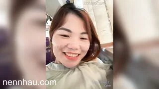 E Emily 9x lén thủ dâm trên xe giường nằm gạ ngla bubcu nóng bỏng