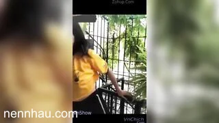 Full HD Em gái ra ngoài đường vạch lồn ra khoe cho hàng xóm nhìn