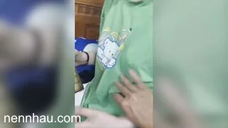 Cho e học sinh cấp 2mượn điện thoại xong đè ra chịch lút cán cực ngon