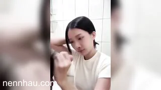 Siêu ngon Giúp bạn thân tắm cho con trai, Chị gái bị djt tung loz bú cu 2