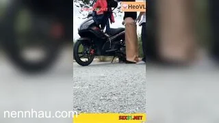 Tuyệt đỉnh Độc lạ, Chở cô giáo ra giữa đường lút cán djt nhau đái ra đường