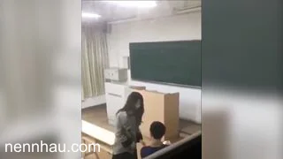 Trời lạnh học sinh cấp2 vào lớp địt nhau cho ấm bắn tinh đầy lồn xem ngay