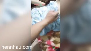 Cho e học sinh mượn điện thoại r bóp vú sờ lồn phá trinh sướng vl mới nhất hôm nay