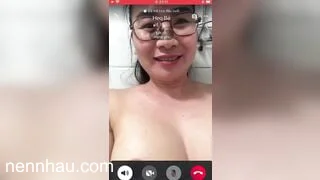 Cực đỉnh Chị gái về nhà nứng lồn quá gọi video call thủ dâm cho sướng lồn