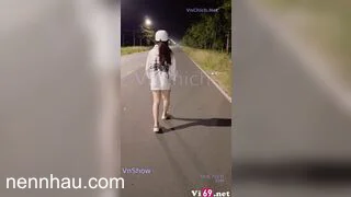 Em nghiện phô dâm public cởi đồ khỏa thân thích chở anh đi dạo buổi tối cực kỳ chất lượng