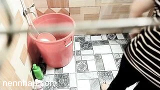 Chị dâu vú to tắm cực nứng