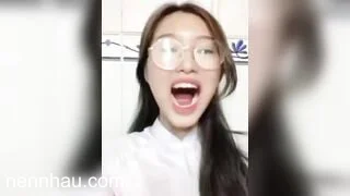 Hot nhất Thanh Hằng lớp 10 chưa kịp thay đồ liền vô nhà vê sinh móc lồn gửi trai