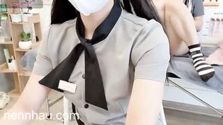 Nóng bỏng nhân viên SPA nứng lồn thủ dâm luôn tại quán - phần 8
