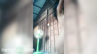 Cô em dân tộc nứng lồn quá tự khiêu dâm ở nhà