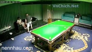 Cực hot Gạ kèo bạn thân solo bida thua chịch vợ bạn