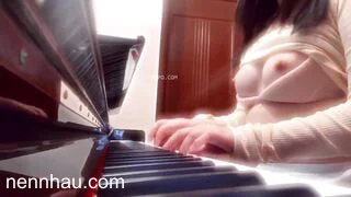 Đánh đàn cực kỳ chất lượng