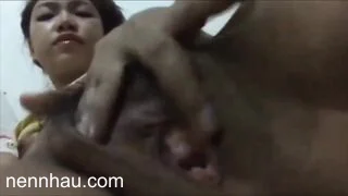Cực kỳ hot Em gái ở nhà nứng lồn chảy nước nên thủ dâm cho bớt nứng lồn
