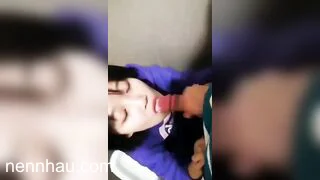 Đi siêu thị mà thèm quá nên lôi người yêu vào nhà vệ sinh bú cu luôn cực đỉnh