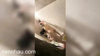 Cực đỉnh quay lén hai bé sinh viên tắm chuồng em nào cũng ngon