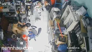 Đỉnh cao Đang làm việc trong tiệm em hàng xóm nứng lồn sang nhờ anh địt cho phát
