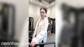 Siêu hot Gái xinh đi tập gym khoe vú to dâm đãng