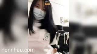 Cực phẩm E teen học sinh Nhật dâm mới lớn nứng lồn show hàng móc lồn public giữa đường phố