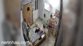 Cực hot Hack cam quay lén gia đình kì lạ cứ khỏa thân khắp nhà kể cả có con nít p2