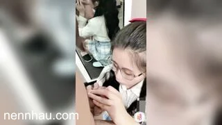 tranh thủ địt bé học sinh kính cận không kịp cởi cả đồ xem ngay