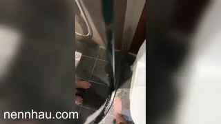 Cực hot bắt em rau bú cu trong nhà tắm rồi xuất lên mặt em nó