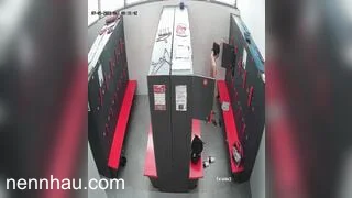 Siêu nứng quay lén  phòng thay đồ nữ tập thể