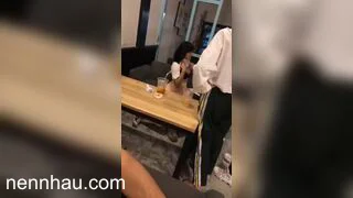 Cực kỳ hot Hot học sinh cho thằng bạn bú vú trong quán trà sửa luôn quá đỉnh