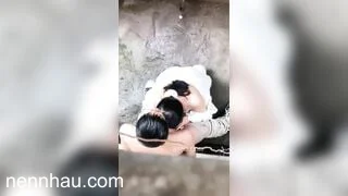 Mới nhất Quay lén 2 em học sinh ấy nhau ngoài đường
