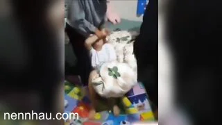 Đỉnh cao Bắt ghen tại trận tiểu tam là hàng xóm giựt ck ngkhac,ch kịp cởi quần đã bị bắt