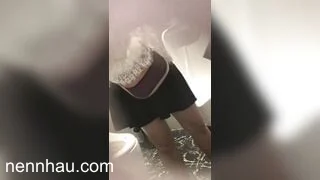 Cực kỳ hot quay lén gái xinh đi đái - phần 2
