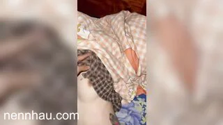 Chị dâu nằm ngủ không mặc quần cho em trai có cơ hội đụ cực hot