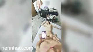 Thằng này chơi dơ gọi Video với đám bạn lúc chịch chất lượng cao
