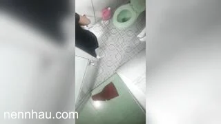 đặt cam quay lén nhà tắm nhà hàng xóm đi tắm nhìn nứng quá - phần 2 siêu phẩm