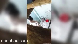 quay lén bé phòng bên tắm chuồng nhìn em nó ngon quá nóng bỏng