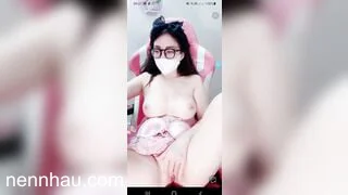 Siêu ngon E teen Việt vú bự lồn hồng live app khiêu dâm show hàng móc lồn ngon