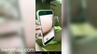 Bé Ngọc Nhi2k livetream show hàng tụt quần lót ra dùng tay móc lồn ngon cực dâm p2 hot nhất