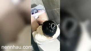 quay lén nhà vệ sinh mấy em sinh viên đi đái nhìn ngon vcl - phần 3 cực phẩm