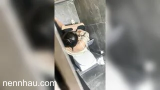 Siêu phẩm quay lén nhà vệ sinh mấy em sinh viên đi đái nhìn ngon vcl - phần 4