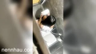 quay lén nhà vệ sinh mấy em sinh viên đi đái nhìn ngon vcl - phần 6 hot nhất