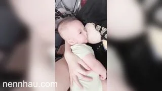 Xem ngay mẹ bỉm 1 con cho con bú nhìn ngon quá anh em ơi - phần 2