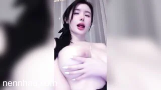 Tuyệt đỉnh Chị gái cực xinh thủ dâm khêu gợi vú to