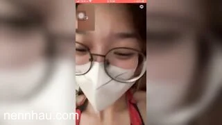 Call video với e ghệ dâm kính cận xinh xắn đc e show hàng ngon cho xem rửa mắt siêu phẩm