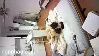 Mới nhất Hack cam thấy bố mẹ đi làm là a trai đè e họ xinh dâm ra đụ cho sướng há mồm trợn mắt