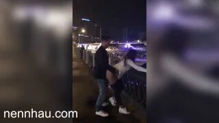 Đụ trên đường phố kệ người lạ đi qua lại đỉnh của chóp