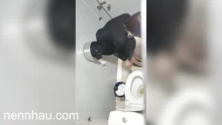 quay lén nhân viên ngân hàng đi đái em nào cũng trắng xinh - phần 7 cực hot