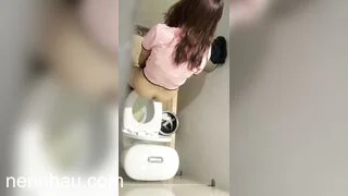quay lén nhân viên ngân hàng đi đái em nào cũng trắng xinh - phần 8 cực hot