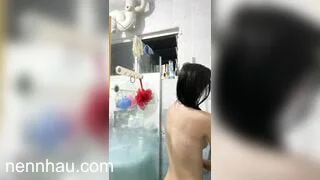 em học sinh lớp 11 quay clip tắm rồi gửi cho trai xem cực kỳ nóng