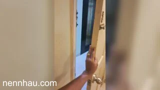 Siêu nứng Doggy gái văn phòng trước cửa khách sạn khu Trung Sơn
