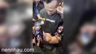 Bú Cu Ngay Nơi Công Cộng Đang Hot Gần Đây cực kỳ nóng
